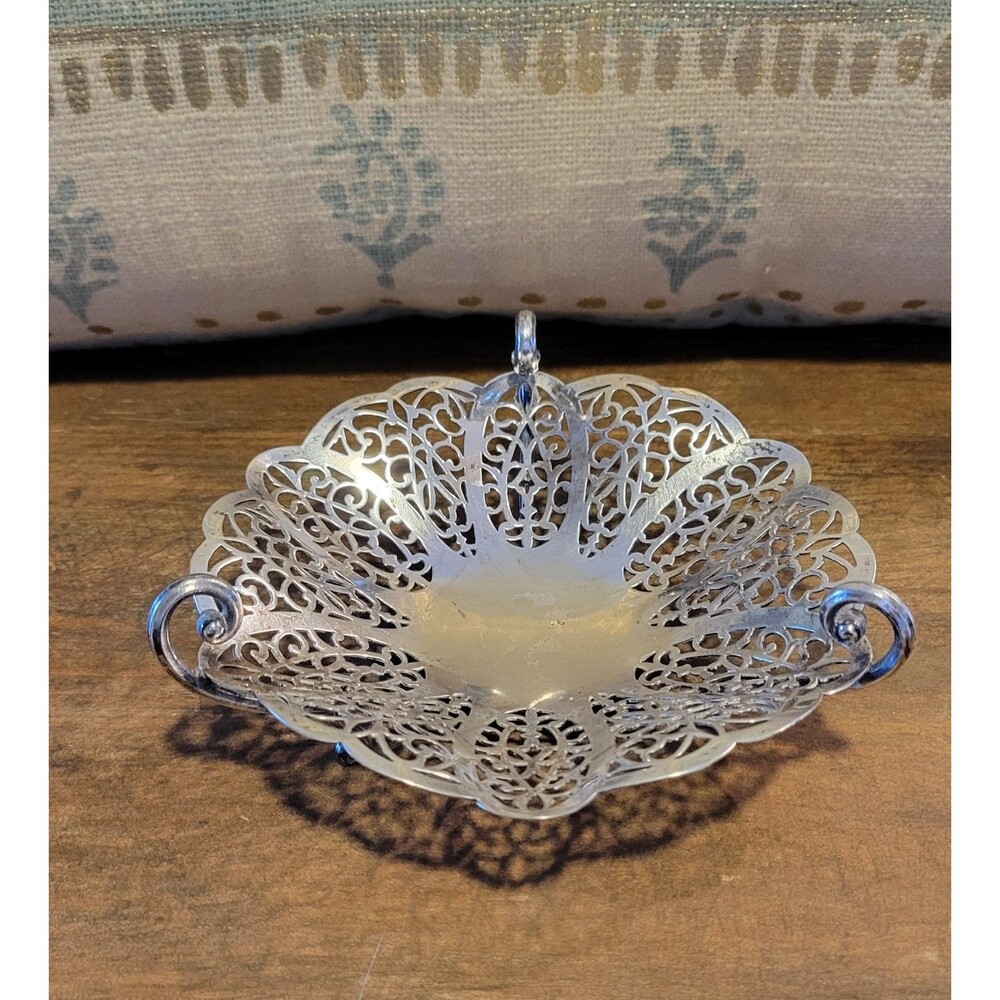 Wm Rogers Lovelace Silver Plated Tri Footed Candy Dish - EPNS 1427 - 1940's